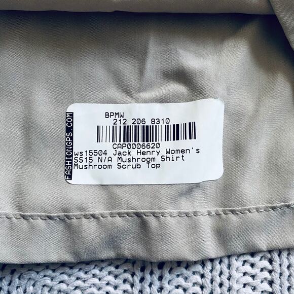 Vintage Jack Henry tan scrubtop - Picture 4 of 6